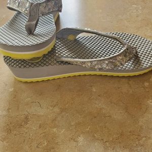 Juicy Couture NEW Sandals size 7-8